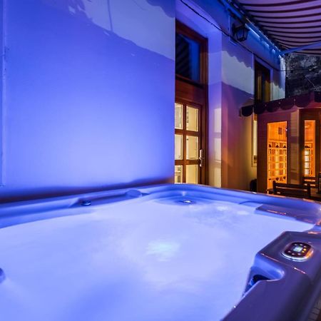 Wellness Wonderland: Garden, Sauna, Jacuzzi In Cbd Будапешт Экстерьер фото