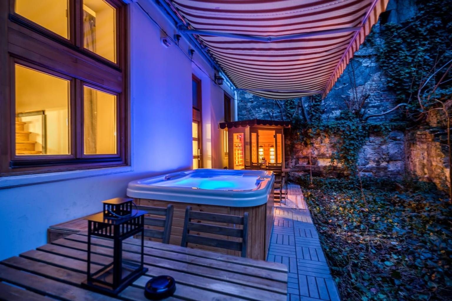 Wellness Wonderland: Garden, Sauna, Jacuzzi In Cbd Будапешт Экстерьер фото