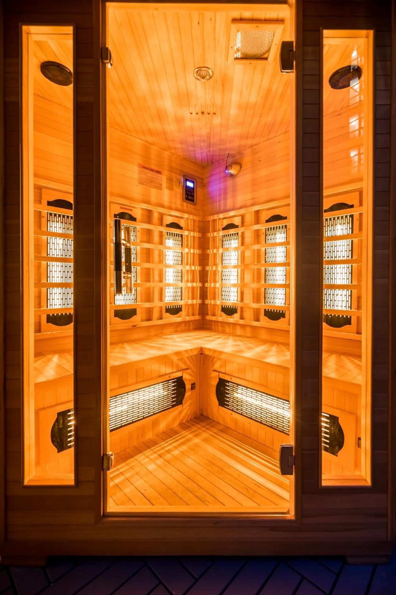 Wellness Wonderland: Garden, Sauna, Jacuzzi In Cbd Будапешт Экстерьер фото