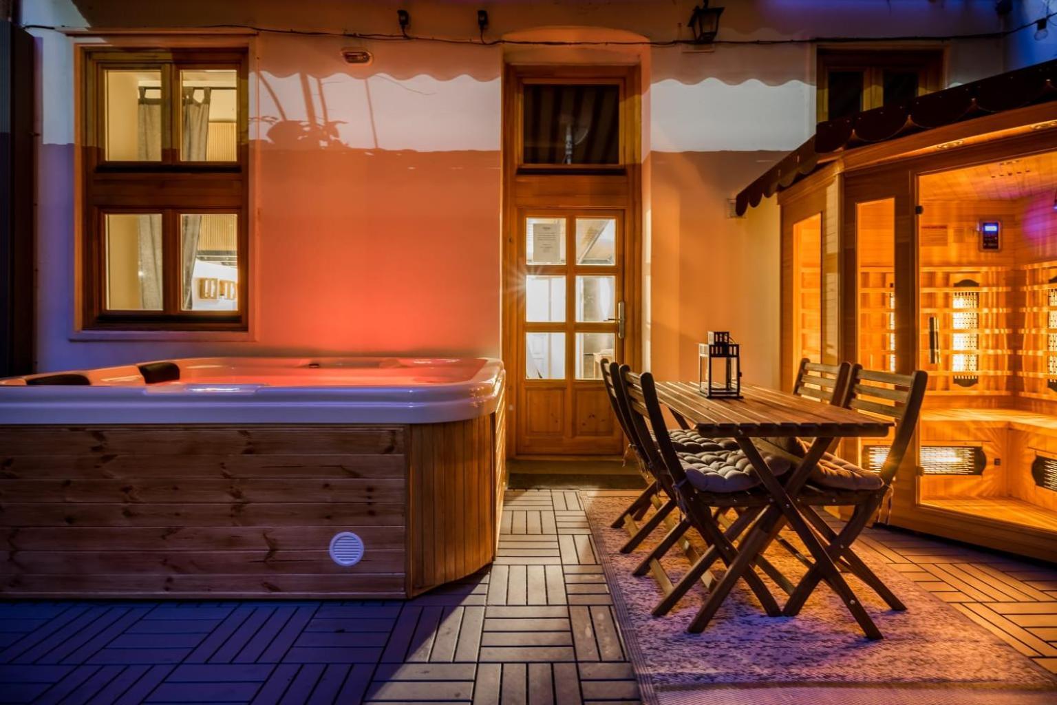 Wellness Wonderland: Garden, Sauna, Jacuzzi In Cbd Будапешт Экстерьер фото